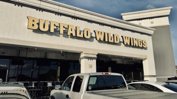 Buffalo Wild Wings outside