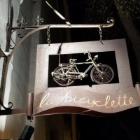 La Bicyclette outside