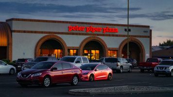 Peter Piper Pizza outside