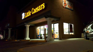 Little Caesars Pizza outside