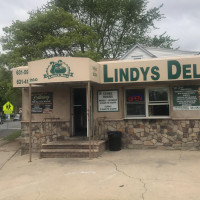 Lindy's Deli outside