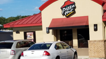 Pizza Hut outside