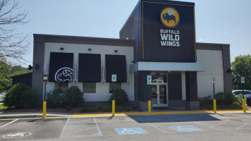 Buffalo Wild Wings outside