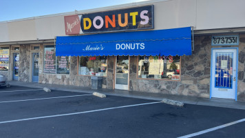 Marie's Donuts outside