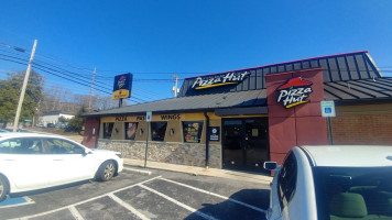 Pizza Hut outside