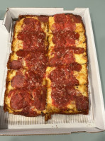 Charles Reid Detroit Pizza food