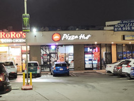 Pizza Hut outside