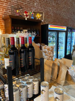 Midlo Market And Wine food