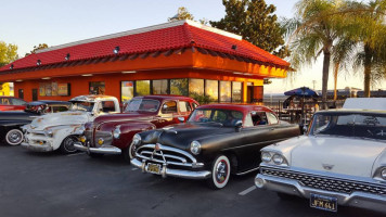 Tacos Doña María outside