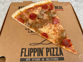 Flippin' Pizza food