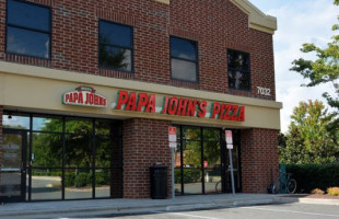 Papa Johns Pizza outside