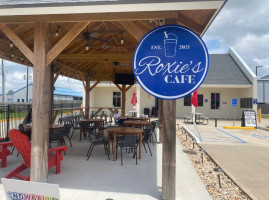Roxie's Outdoor Patio And Drive-thru inside