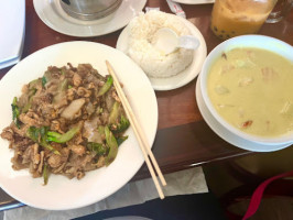 Win's Thai Cuisine food