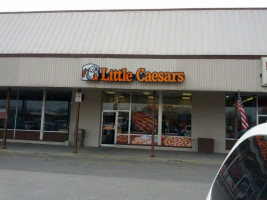 Little Caesars Pizza outside