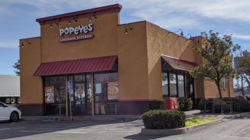 Popeyes Louisiana Kitchen outside