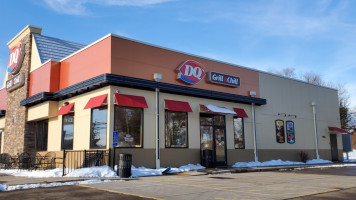 Dairy Queen Grill Chill outside