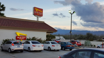 In-n-out Burger outside