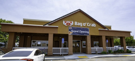 Bag O' Crab outside