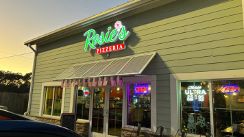 Rosies Pizzeria outside