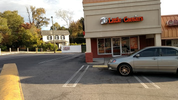 Little Caesars Pizza outside