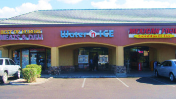 Esheaté Water 'n Ice outside