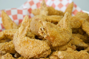 Gentilly Wings Seafood inside