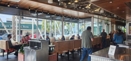 Shake Shack Santa Monica inside