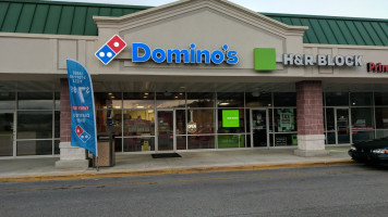 Domino's Pizza outside