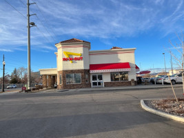 In-n-out Burger outside