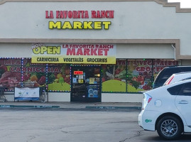 La Favorita Ranch Market outside