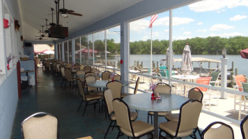 Sea Grass Sports Grill outside