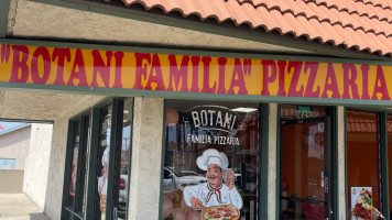 Botani Familia Pizzaria food