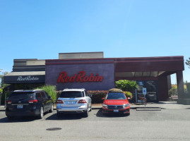 Red Robin Gourmet Burgers And Brews outside