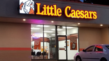 Little Caesars Pizza outside