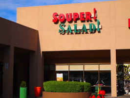 Souper Salad outside