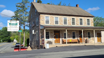 Poor Richards Historic Hereford Inn outside