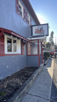 Zmac's Riverside Pub outside