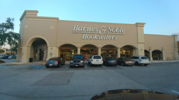 Barnes Noble outside