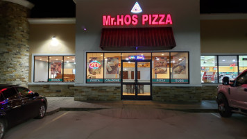 Mr.hos Pizza outside