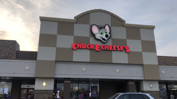 Chuck E. Cheese outside