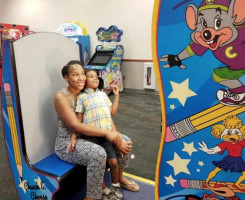 Chuck E. Cheese food