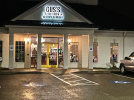 Gus's World Famous Fried Chicken outside