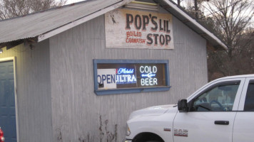 Pop's Lil' Stop Seafood Grill outside
