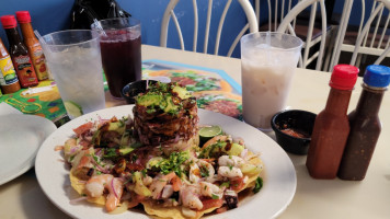 Los Mochis Tacos Y Mariscos food