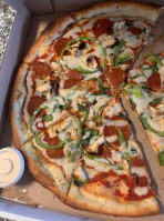 Meek's Vegan Pizza food