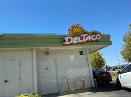 Del Taco outside