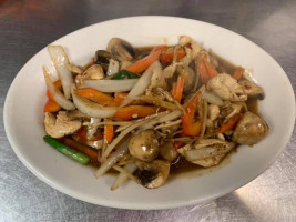Aroy Dee Thai Cuisine food