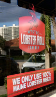 Mystic Lobster Roll Co outside