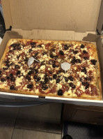 Vinny's Mulberry Street Pizza food