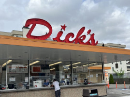 Dick's Drive-In Restaurant outside
